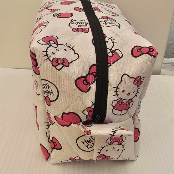Hello Kitty 100% Cotton Handmade Makeup Cosmetic Or Toiletry Bag - Picture 3 of 3